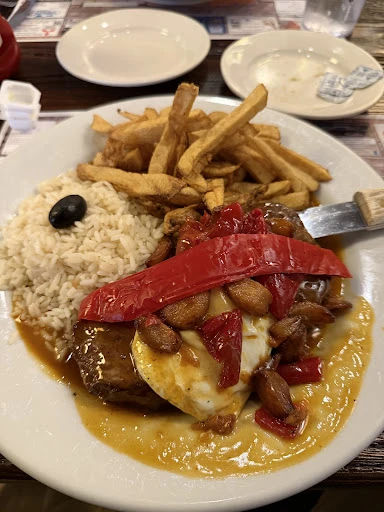 Nuno's Restaurant & Lounge